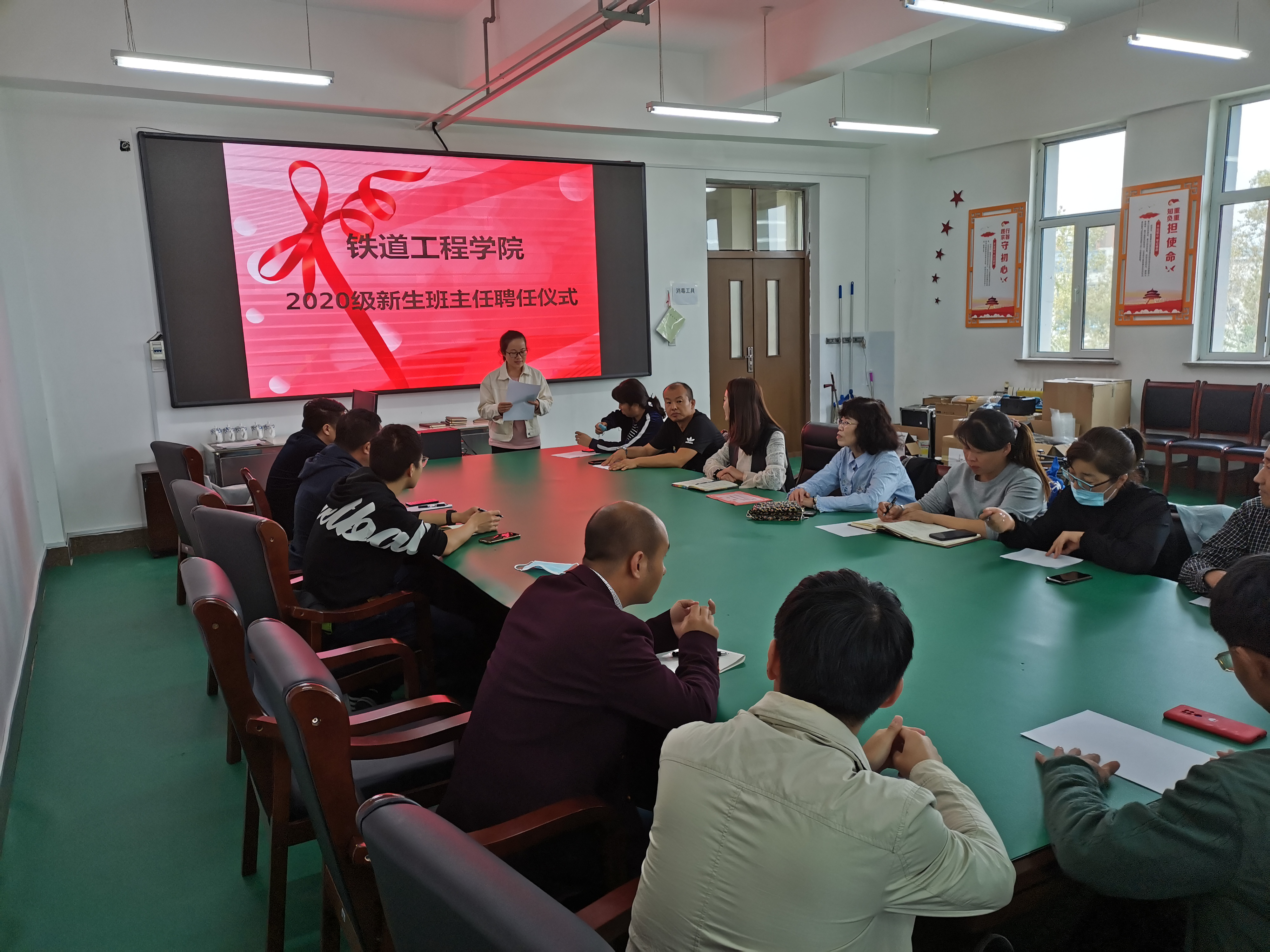 施艳秋老师代表新生班主任发言