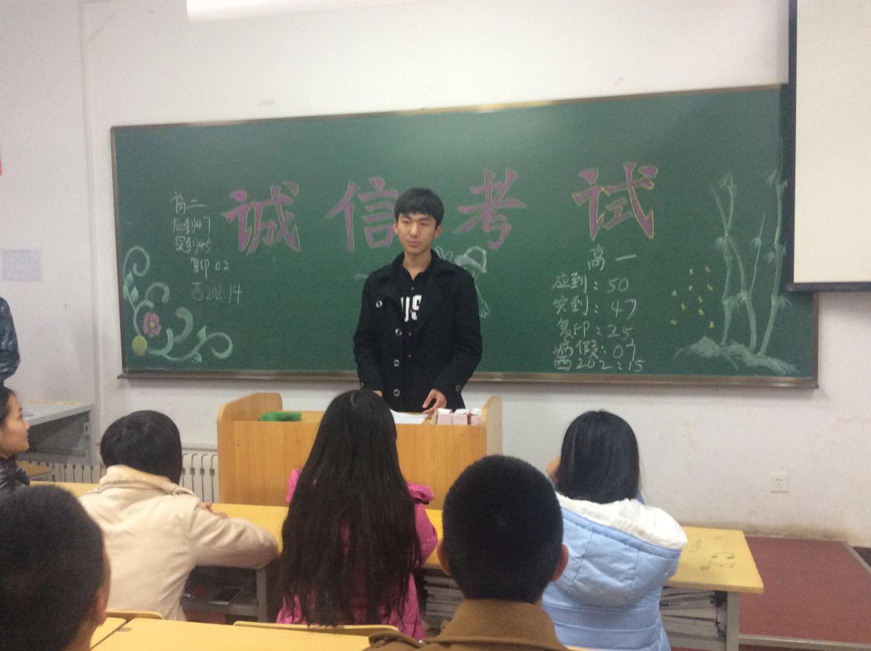 高速铁道技术专业同学正在进行团课学习