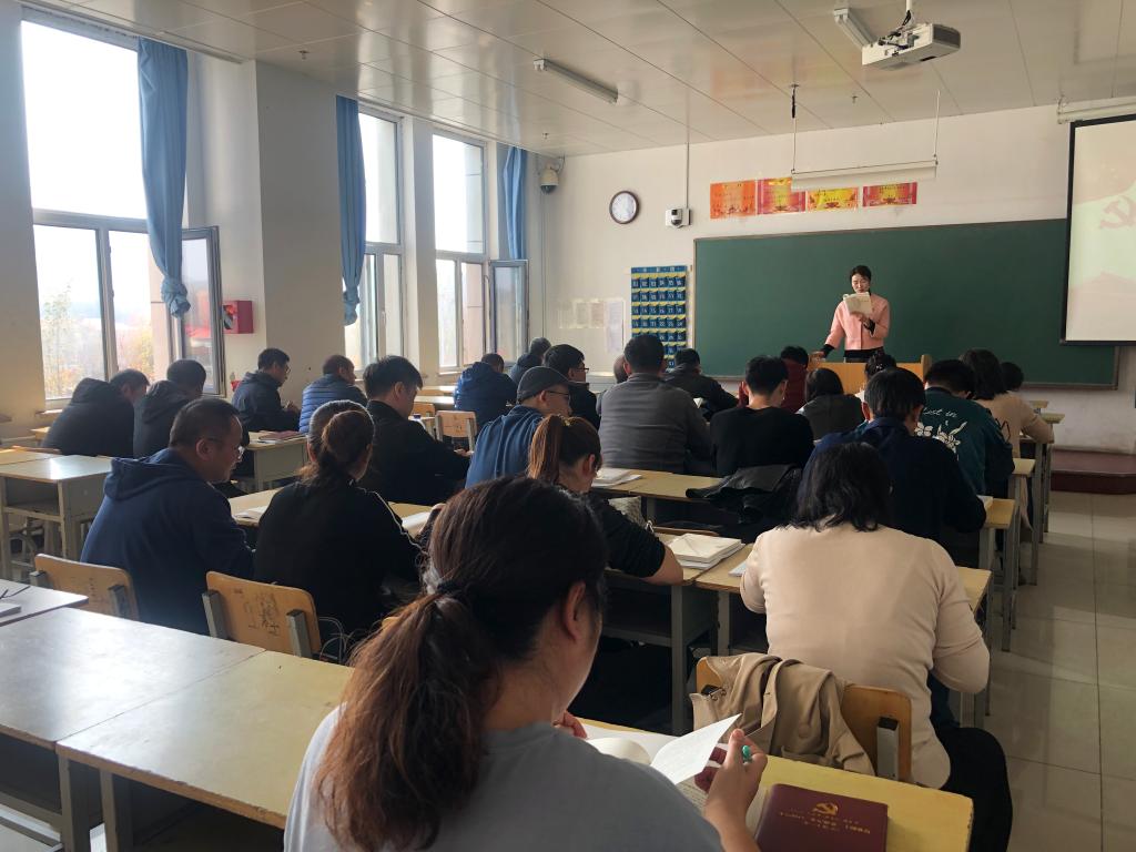 党总支副书记韩兵兵同志领读学习