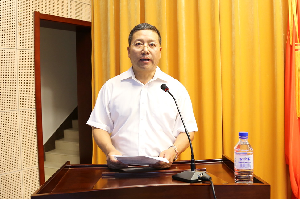 党委副书记徐彤宝同志主持会议